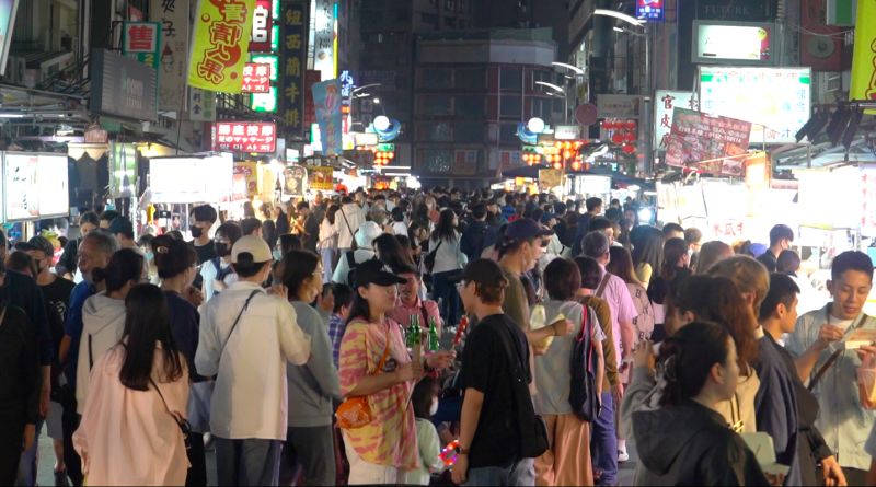 經發局推出商圈夜市優惠券活動，商圈夜市店家攤商業績成長。  圖片來源：高市府經發局