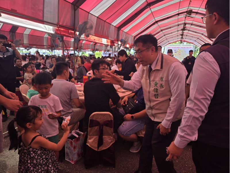 台南市長黃偉哲親自向來自全國民眾致意 感謝民眾的支持。歡迎來趟七股沿海地區之旅  圖片來源：記者林清雲