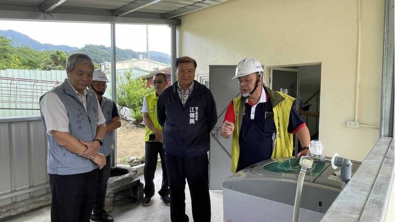 遭逢火災子女被迫中斷學業 高雄市工會行善特攻隊義助翻新厝扭轉逆境  圖片來源：記者